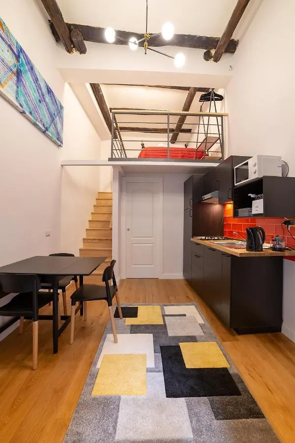 Design Studio Flat Next Sorbillo On Tribunali St By HouseinNápoles Apartamento